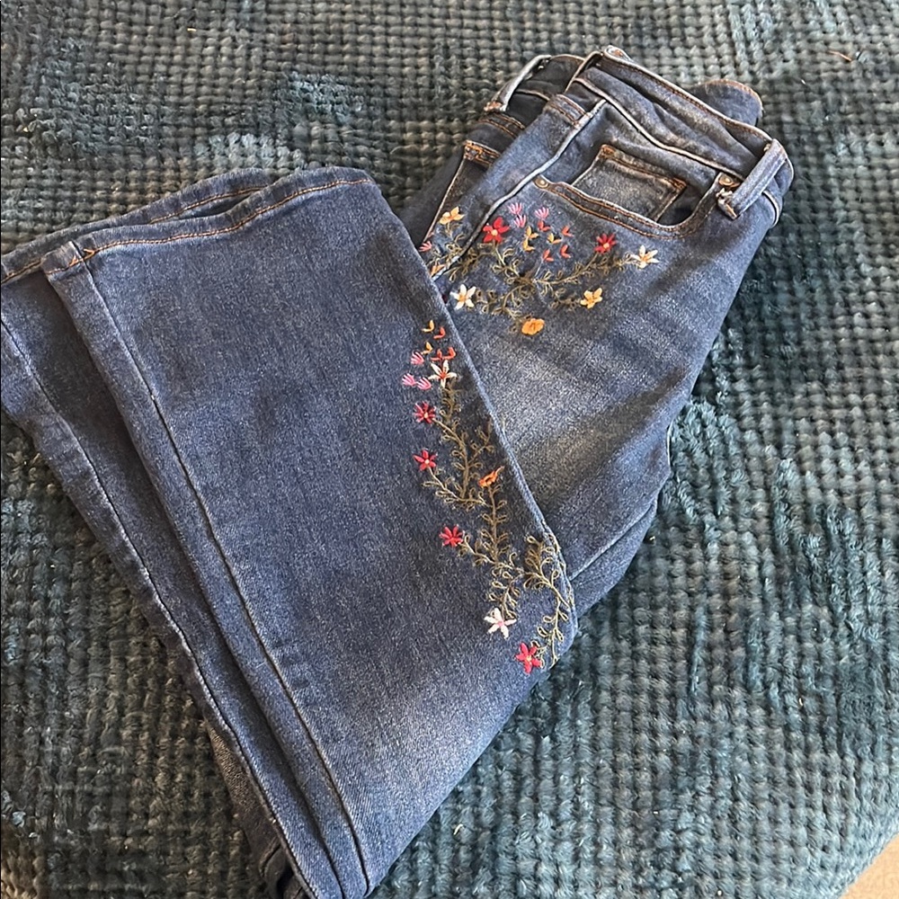 Pre Loved Floral Stitch Dark Wash Bell Bottom Jeans🌸🌺